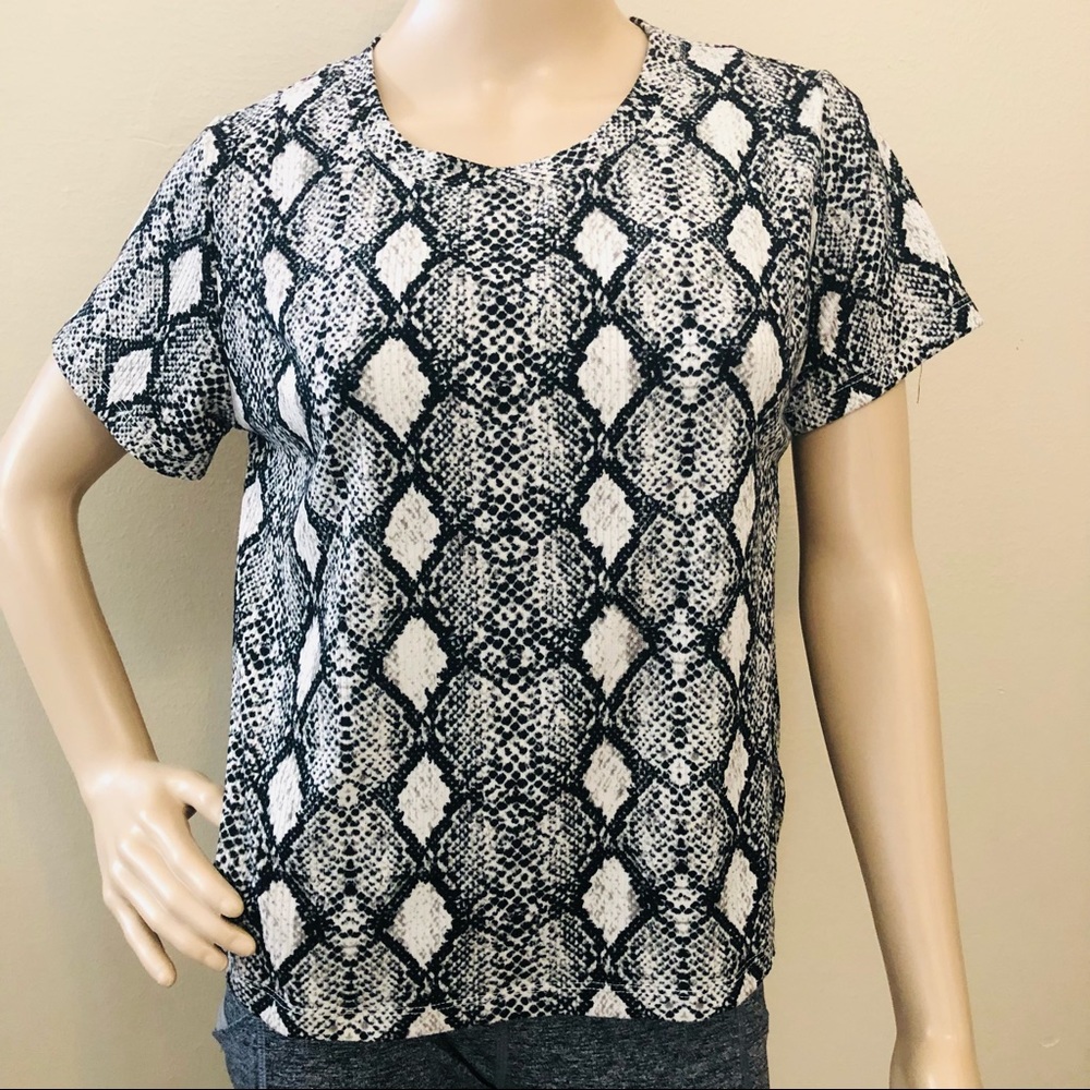 GB Black & White Snake Print Short Sleeve Ribbed Top – Size Small